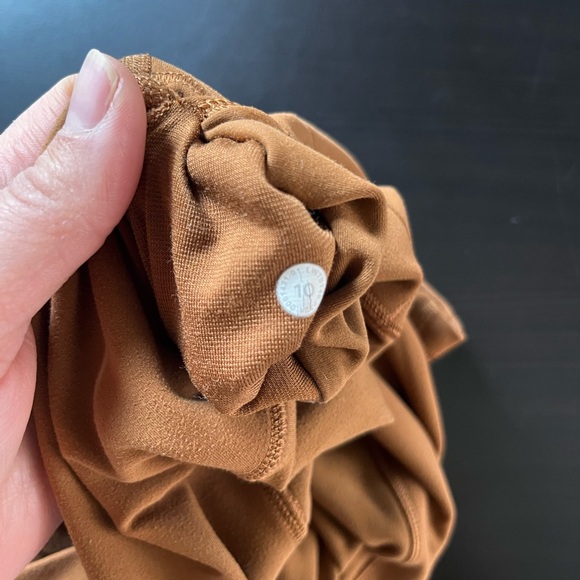 Lululemon 8” align shorts sz 10 - Picture 2 of 3